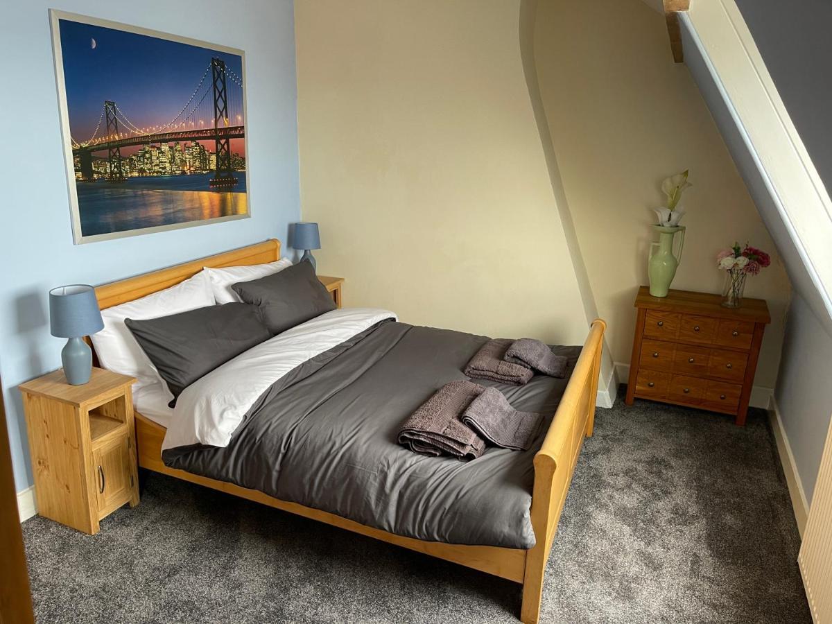 Harbour View Holiday Let - Entire 3 Bedroom Maisonette With Spectacular Harbour And Sea Front Views Sleeps 5 Бридлингтън Екстериор снимка