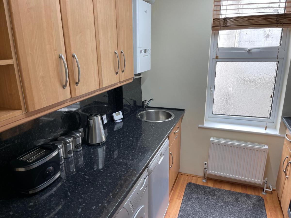 Harbour View Holiday Let - Entire 3 Bedroom Maisonette With Spectacular Harbour And Sea Front Views Sleeps 5 Бридлингтън Екстериор снимка